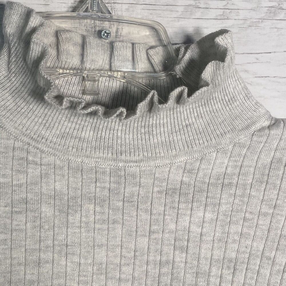 NWT H&M Cropped Ribbed Jersey Knit Sweater Ruffle Neck Light Gray - Picture 2 of 5
